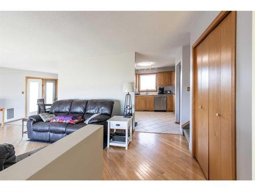 5121 Township Road 120, Dunmore, AB - Indoor Photo Showing Living Room