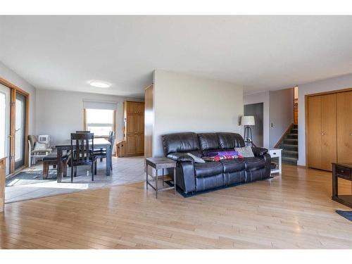 5121 Township Road 120, Dunmore, AB - Indoor Photo Showing Living Room