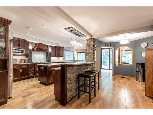 137 1 Street Nw, Medicine Hat, AB - Indoor Photo Showing Kitchen