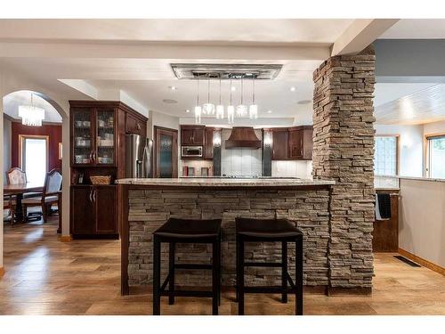 137 1 Street Nw, Medicine Hat, AB - Indoor Photo Showing Kitchen