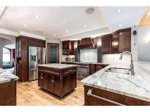 137 1 Street Nw, Medicine Hat, AB - Indoor Photo Showing Kitchen With Stainless Steel Kitchen With Double Sink With Upgraded Kitchen