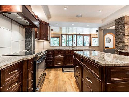 137 1 Street Nw, Medicine Hat, AB - Indoor Photo Showing Kitchen With Upgraded Kitchen