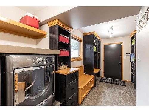 137 1 Street Nw, Medicine Hat, AB - Indoor Photo Showing Laundry Room