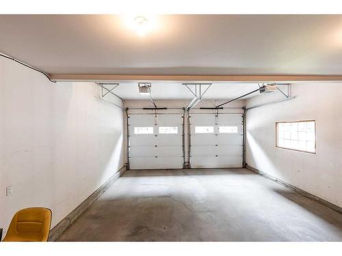 137 1 Street Nw, Medicine Hat, AB - Indoor Photo Showing Garage