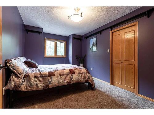 137 1 Street Nw, Medicine Hat, AB - Indoor Photo Showing Bedroom