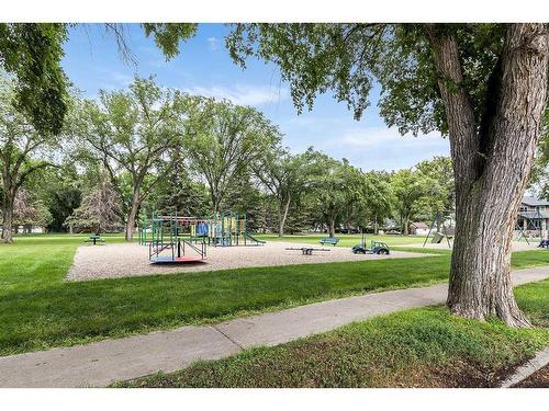 137 1 Street Nw, Medicine Hat, AB - Outdoor