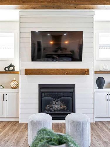 195 Hamptons Crescent Se, Medicine Hat, AB - Indoor Photo Showing Living Room With Fireplace