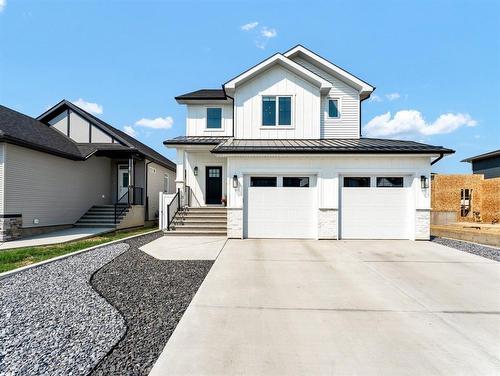 195 Hamptons Crescent Se, Medicine Hat, AB - Outdoor With Facade