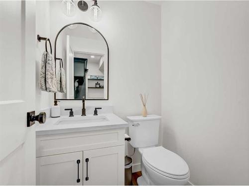 195 Hamptons Crescent Se, Medicine Hat, AB - Indoor Photo Showing Bathroom