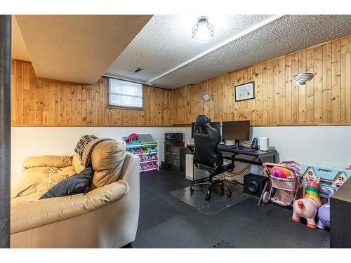 1918 17 Street Se, Medicine Hat, AB - Indoor