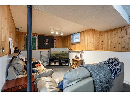 1918 17 Street Se, Medicine Hat, AB - Indoor