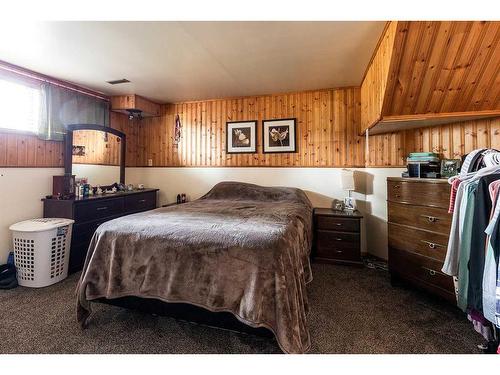 1918 17 Street Se, Medicine Hat, AB - Indoor Photo Showing Bedroom