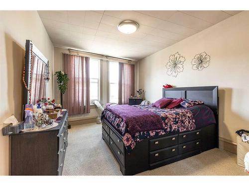 517A North Railway Street Se, Medicine Hat, AB - Indoor Photo Showing Bedroom