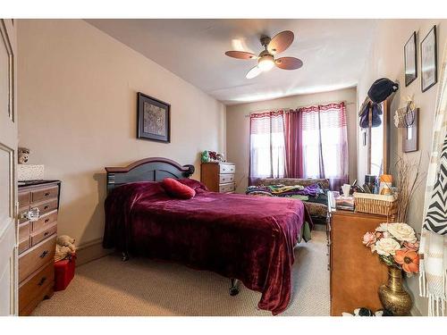 517A North Railway Street Se, Medicine Hat, AB - Indoor Photo Showing Bedroom