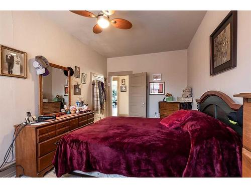 517A North Railway Street Se, Medicine Hat, AB - Indoor Photo Showing Bedroom