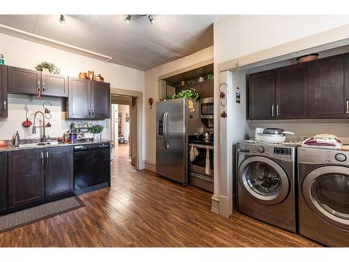 517A North Railway Street Se, Medicine Hat, AB - Indoor Photo Showing Laundry Room