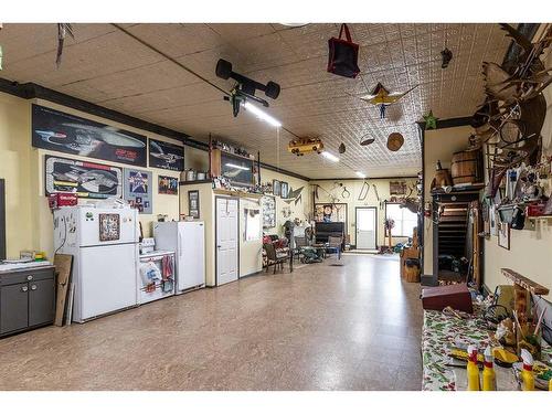 517A North Railway Street Se, Medicine Hat, AB - Indoor Photo Showing Garage