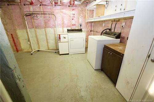 936 Elm Street Se, Medicine Hat, AB - Indoor Photo Showing Laundry Room