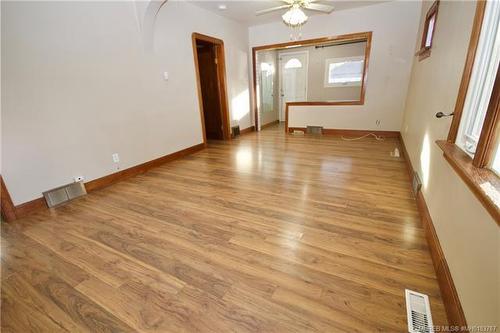 936 Elm Street Se, Medicine Hat, AB - Indoor Photo Showing Other Room