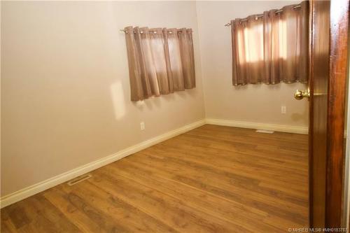 936 Elm Street Se, Medicine Hat, AB - Indoor Photo Showing Other Room