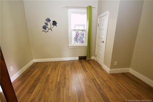 936 Elm Street Se, Medicine Hat, AB - Indoor Photo Showing Other Room