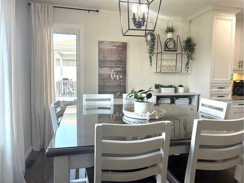 938 Manor Place, Redcliff, AB - Indoor Photo Showing Dining Room