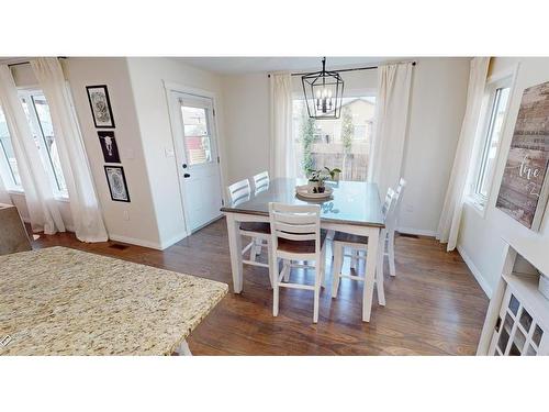 938 Manor Place, Redcliff, AB - Indoor Photo Showing Dining Room