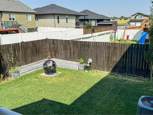 938 Manor Place, Redcliff, AB - Outdoor