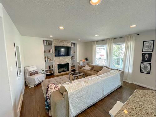 938 Manor Place, Redcliff, AB - Indoor Photo Showing Living Room With Fireplace