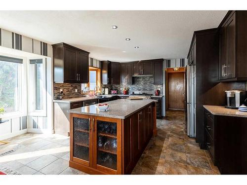 594 Ross Glen Drive Se, Medicine Hat, AB - Indoor Photo Showing Kitchen