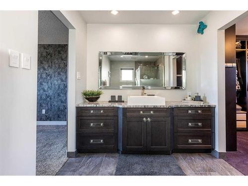 594 Ross Glen Drive Se, Medicine Hat, AB - Indoor Photo Showing Bathroom