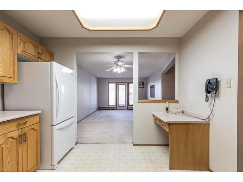 304-252 4 Street Se, Medicine Hat, AB - Indoor Photo Showing Other Room