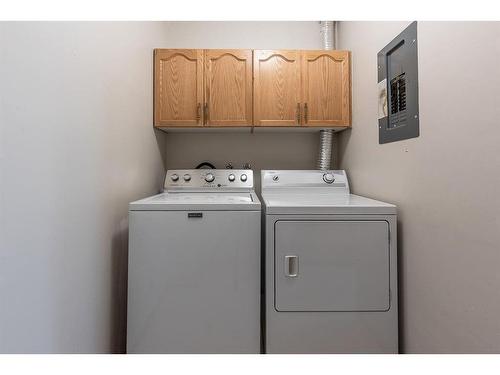 304-252 4 Street Se, Medicine Hat, AB - Indoor Photo Showing Laundry Room