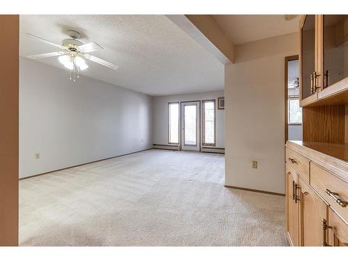 304-252 4 Street Se, Medicine Hat, AB - Indoor Photo Showing Other Room