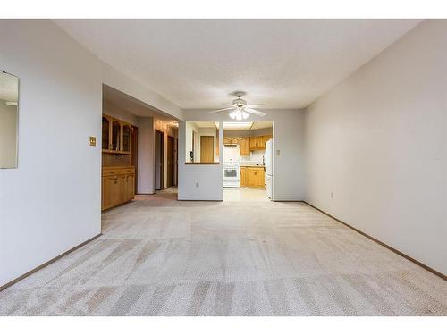 304-252 4 Street Se, Medicine Hat, AB - Indoor Photo Showing Other Room