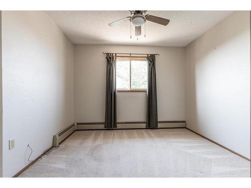 304-252 4 Street Se, Medicine Hat, AB - Indoor Photo Showing Other Room