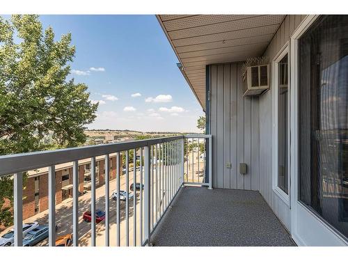 304-252 4 Street Se, Medicine Hat, AB - Outdoor With Balcony With Exterior