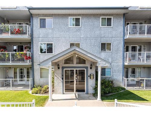 304-252 4 Street Se, Medicine Hat, AB - Outdoor With Balcony With Facade