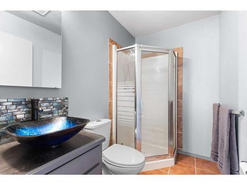 6 Sandford Crescent Se, Medicine Hat, AB - Indoor Photo Showing Bathroom