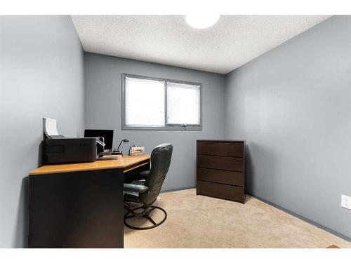 6 Sandford Crescent Se, Medicine Hat, AB - Indoor Photo Showing Office