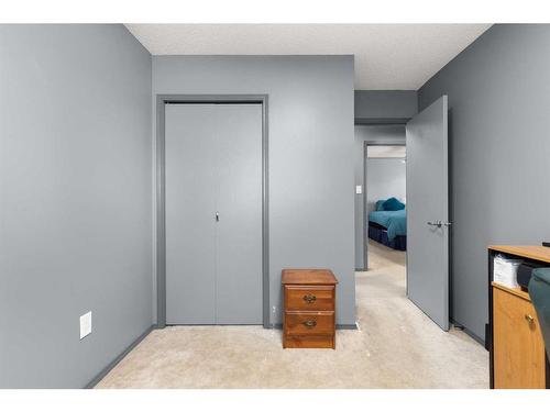 6 Sandford Crescent Se, Medicine Hat, AB - Indoor Photo Showing Other Room