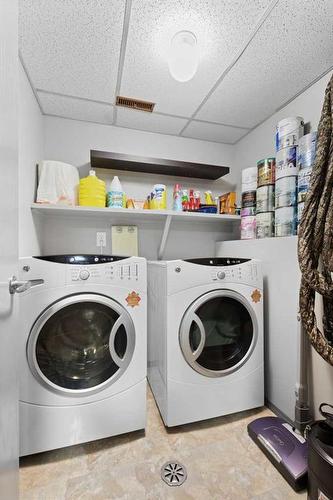 6 Sandford Crescent Se, Medicine Hat, AB - Indoor Photo Showing Laundry Room