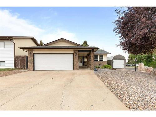 6 Sandford Crescent Se, Medicine Hat, AB - Outdoor With Facade