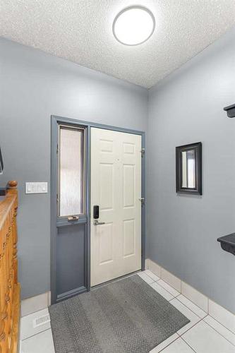 6 Sandford Crescent Se, Medicine Hat, AB - Indoor Photo Showing Other Room