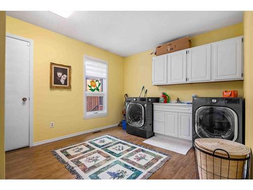 2628 12 Ave Se, Medicine Hat, AB - Indoor Photo Showing Laundry Room