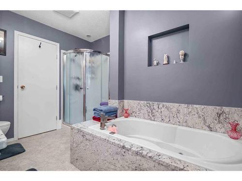 2628 12 Ave Se, Medicine Hat, AB - Indoor Photo Showing Bathroom