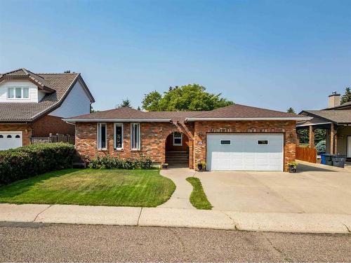 2628 12 Ave Se, Medicine Hat, AB - Outdoor With Facade