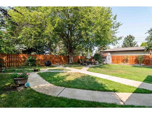 2628 12 Ave Se, Medicine Hat, AB - Outdoor With Backyard