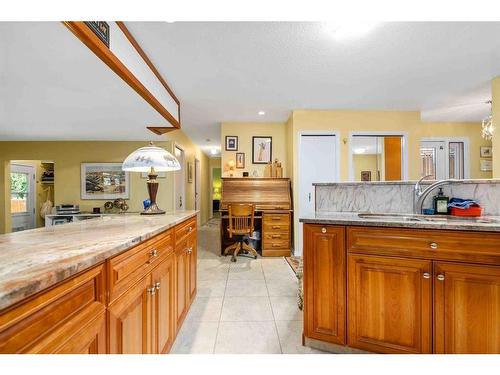 2628 12 Ave Se, Medicine Hat, AB - Indoor Photo Showing Kitchen