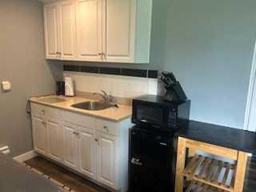 524 Centre Street, Rosemary, AB - Indoor Photo Showing Kitchen